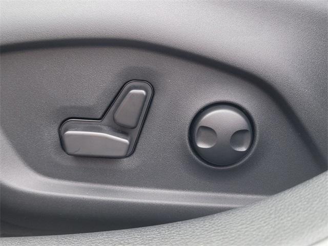 Photo of 2025 Bright White Clearcoat Jeep Compass