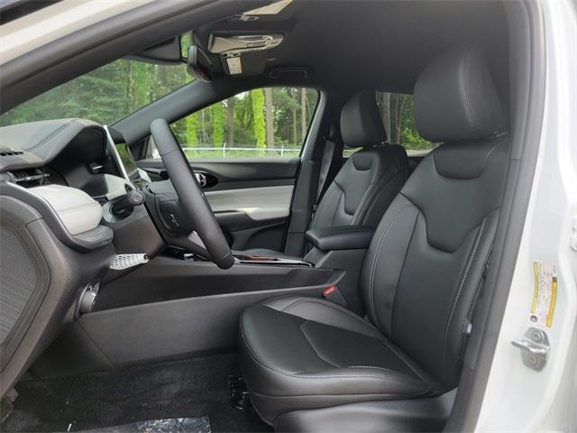 Photo of 2025 Bright White Clearcoat Jeep Compass