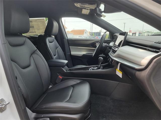 Photo of 2025 Bright White Clearcoat Jeep Compass