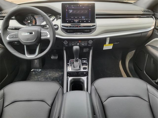 Photo of 2025 Bright White Clearcoat Jeep Compass