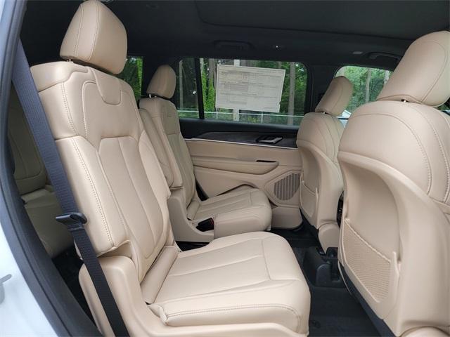 Photo of 2025 Bright White Clearcoat Jeep Grand Cherokee L
