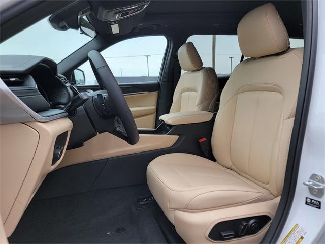 Photo of 2025 Bright White Clearcoat Jeep Grand Cherokee L