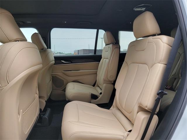 Photo of 2025 Bright White Clearcoat Jeep Grand Cherokee L