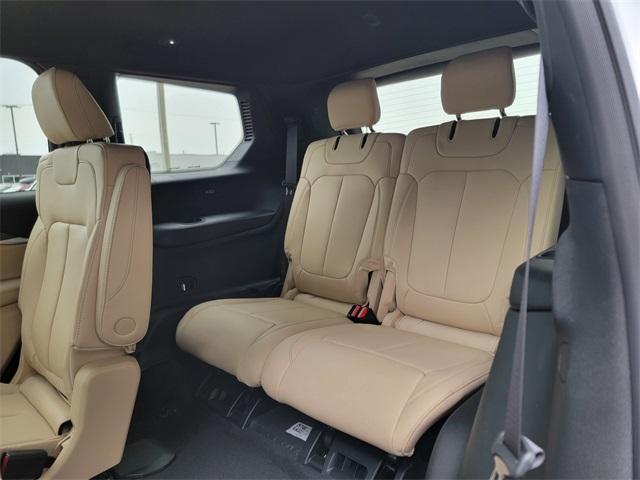 Photo of 2025 Bright White Clearcoat Jeep Grand Cherokee L