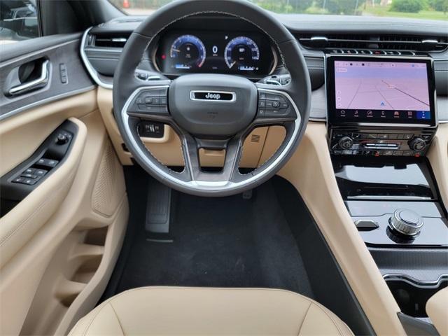 Photo of 2025 Bright White Clearcoat Jeep Grand Cherokee L