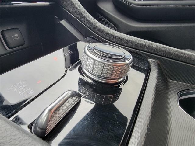 Photo of 2024 Metallic Jeep Grand Cherokee L