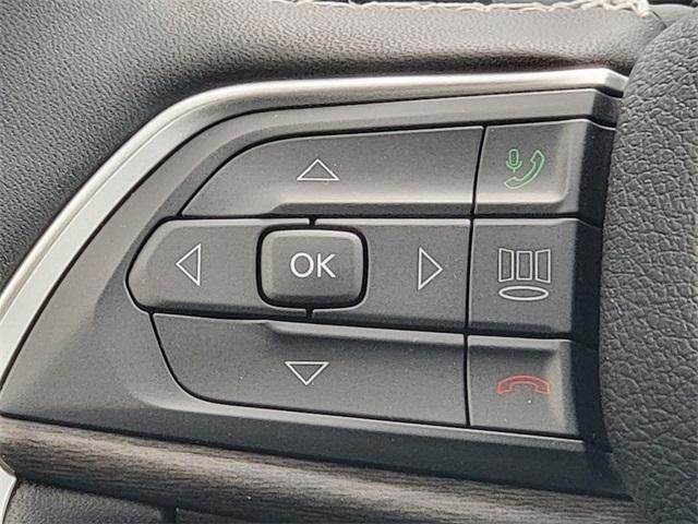 Photo of 2024 Metallic Jeep Grand Cherokee L