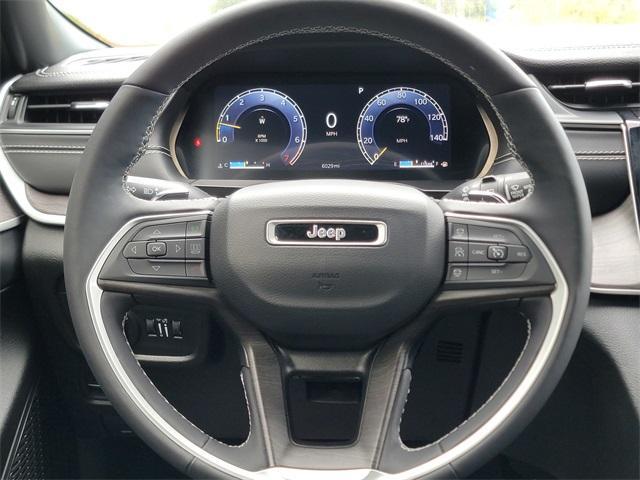 Photo of 2024 Metallic Jeep Grand Cherokee L