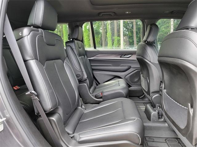 Photo of 2024 Metallic Jeep Grand Cherokee L