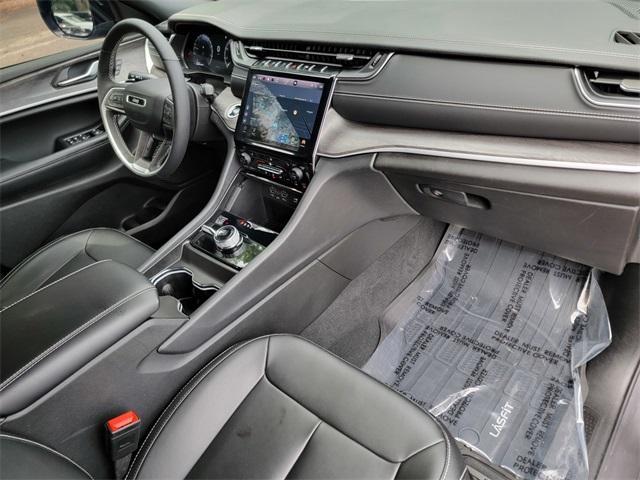 Photo of 2024 Metallic Jeep Grand Cherokee L