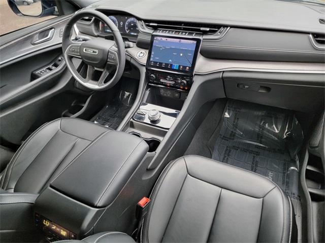 Photo of 2024 Metallic Jeep Grand Cherokee L