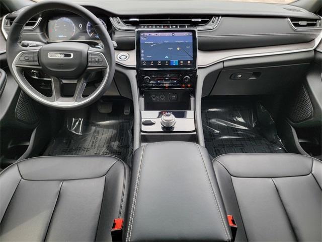 Photo of 2024 Metallic Jeep Grand Cherokee L