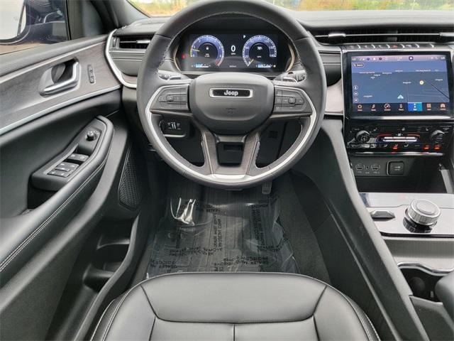 Photo of 2024 Metallic Jeep Grand Cherokee L