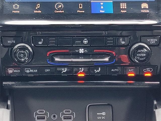 Photo of 2024 Metallic Jeep Grand Cherokee L