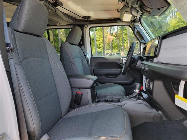 Photo of 2025 Bright White Clearcoat Jeep Wrangler