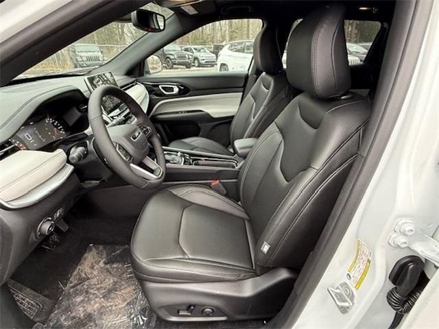 Photo of 2025 Bright White Clearcoat Jeep Compass