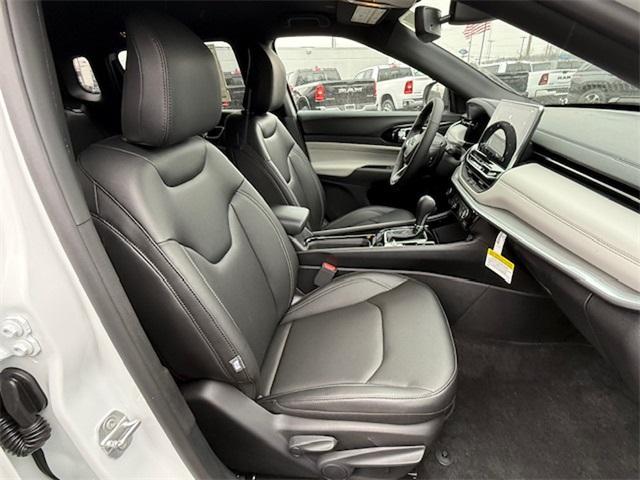 Photo of 2025 Bright White Clearcoat Jeep Compass