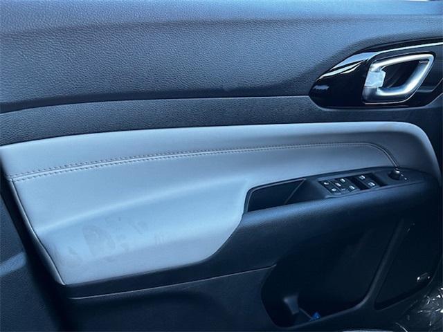Photo of 2025 Bright White Clearcoat Jeep Compass