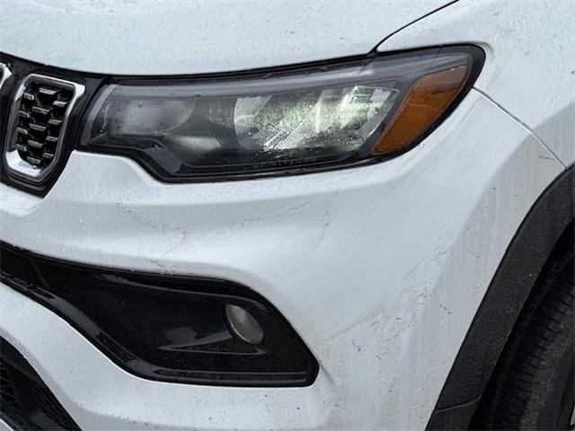 Photo of 2025 Bright White Clearcoat Jeep Compass