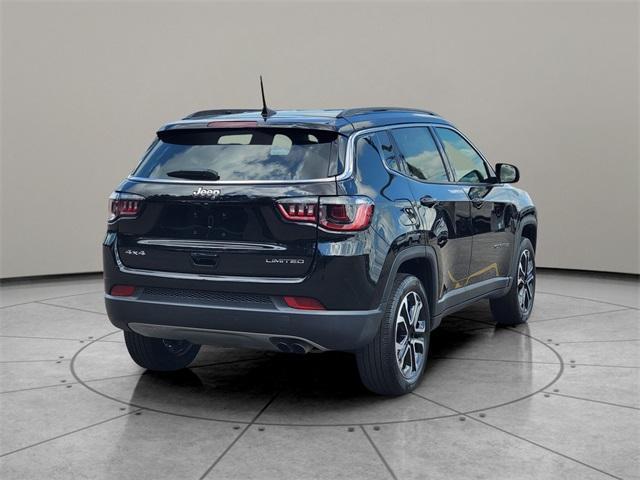 Photo of 2022 Diamond Black Jeep Compass