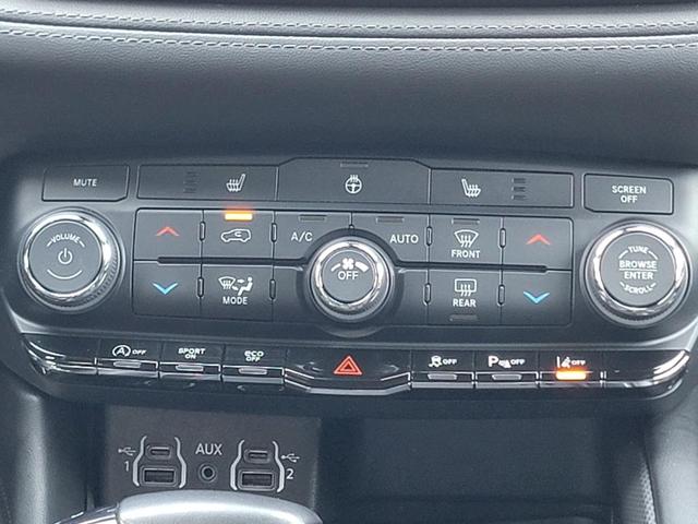 Photo of 2022 DB Black Clearcoat Dodge Durango