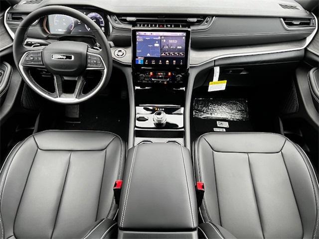Photo of 2025 Diamond Black Jeep Grand Cherokee