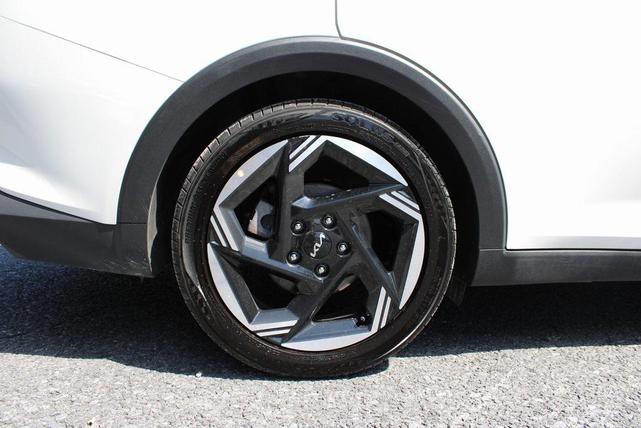 Photo of 2025 Snow White Pearl Kia K4