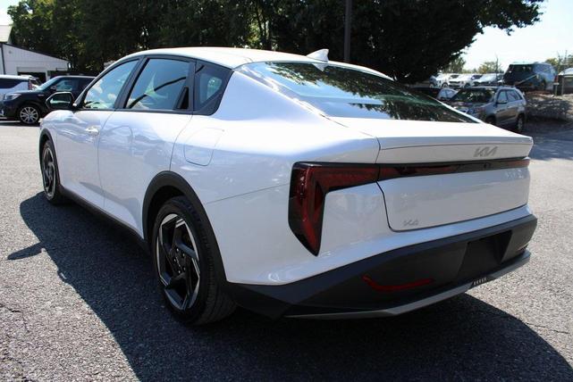 Photo of 2025 Snow White Pearl Kia K4