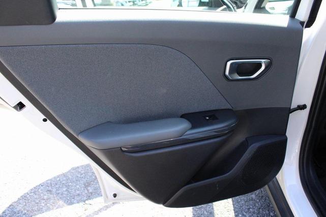Photo of 2025 Snow White Pearl Kia K4