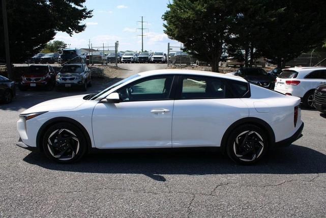 Photo of 2025 Snow White Pearl Kia K4