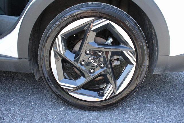 Photo of 2025 Snow White Pearl Kia K4