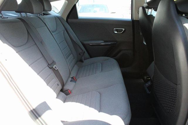 Photo of 2025 Snow White Pearl Kia K4