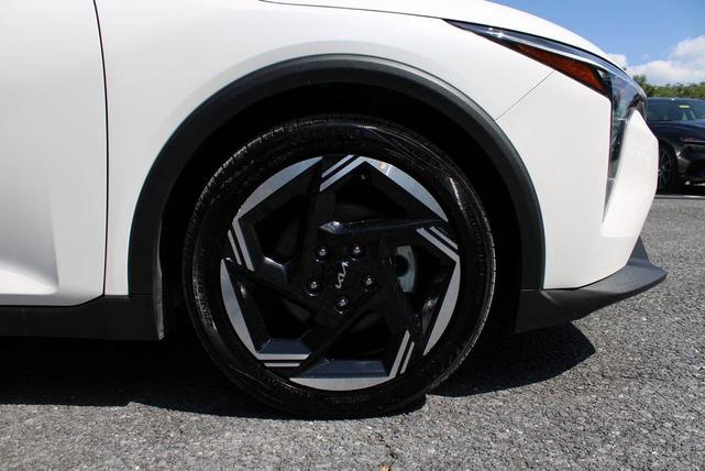 Photo of 2025 Snow White Pearl Kia K4