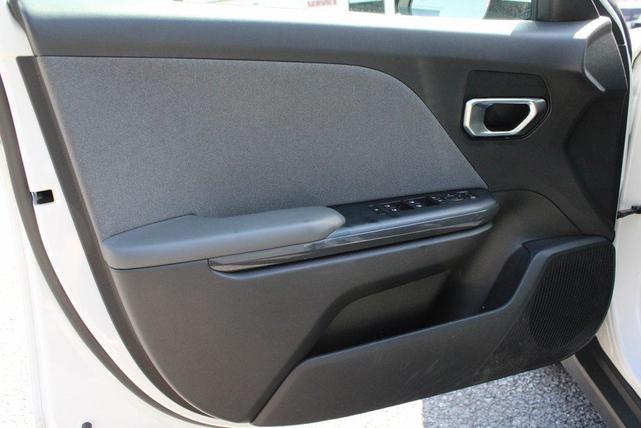 Photo of 2025 Snow White Pearl Kia K4