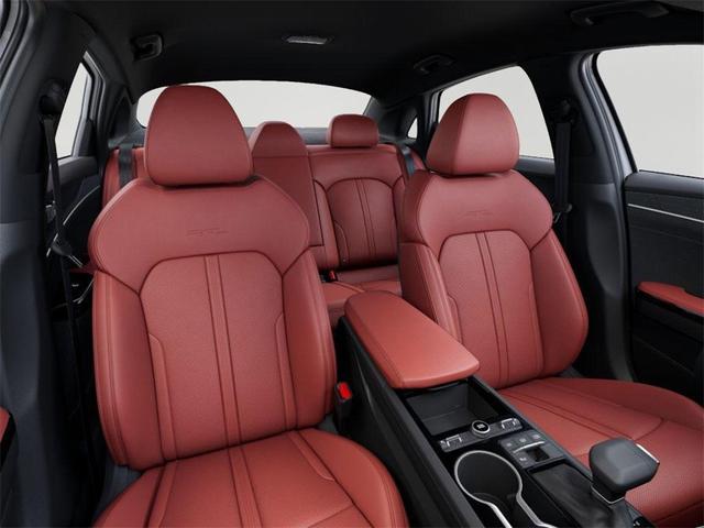 Photo of 2026 Snow White Pearl Kia K5