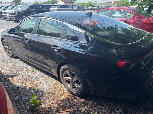 Photo of 2022 Ebony Black Kia K5