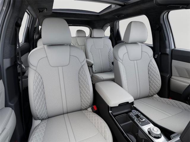 Photo of 2025 Snow White Pearl Kia Sorento Hybrid