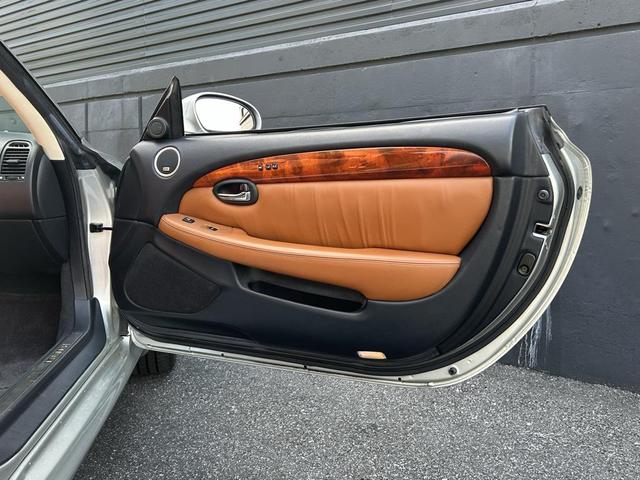 Photo of 2005 Millennium Silver Metallic Lexus SC 430
