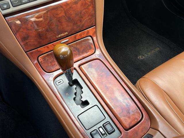 Photo of 2005 Millennium Silver Metallic Lexus SC 430