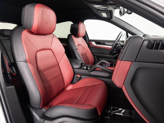 Photo of 2025 White Porsche Cayenne