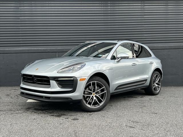 Photo of 2025 Dolomite Silver Metallic Porsche Macan