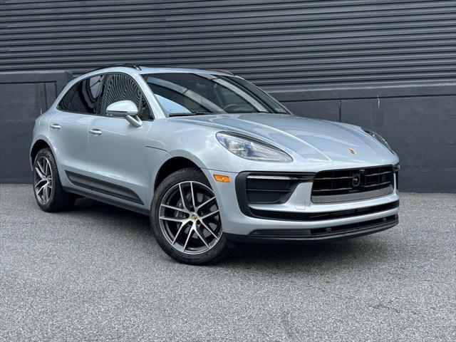 Photo of 2025 Dolomite Silver Metallic Porsche Macan