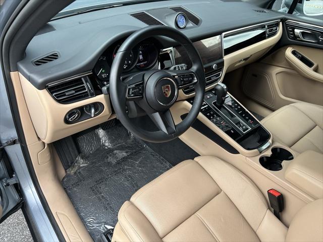Photo of 2025 Dolomite Silver Metallic Porsche Macan
