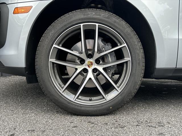 Photo of 2025 Dolomite Silver Metallic Porsche Macan