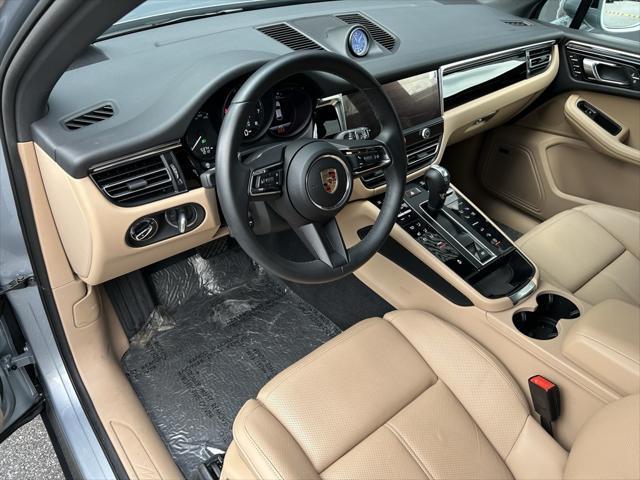 Photo of 2025 Dolomite Silver Metallic Porsche Macan