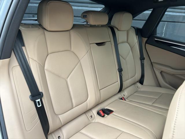 Photo of 2025 Dolomite Silver Metallic Porsche Macan