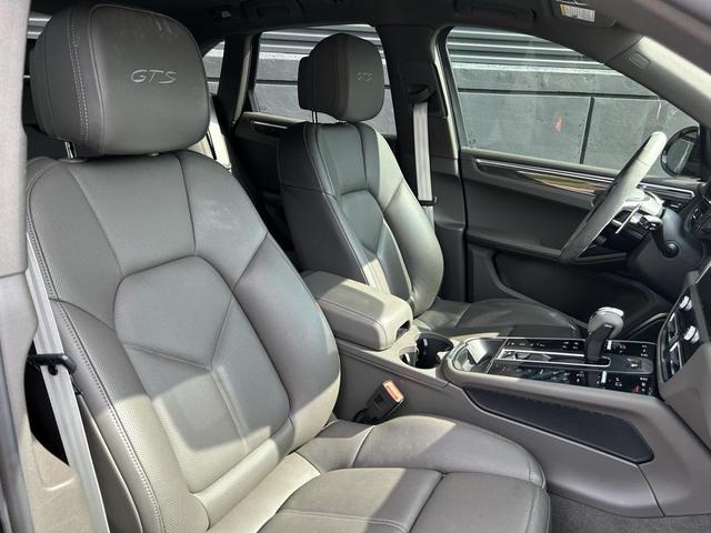 Photo of 2024 Volcano Grey Metallic Porsche Macan