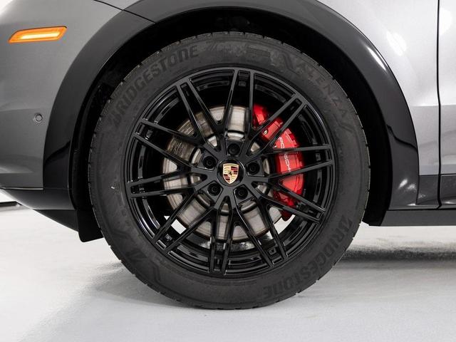 Photo of 2025 Quartzite Grey Metallic Porsche Cayenne