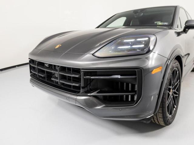 Photo of 2025 Quartzite Grey Metallic Porsche Cayenne