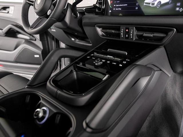 Photo of 2025 Quartzite Grey Metallic Porsche Cayenne